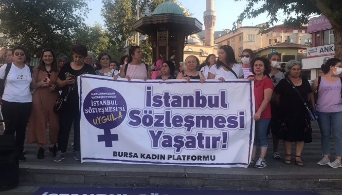 Bursa’da kadınlardan Danıştay’ın İstanbul Sözleşmesi kararına tepki