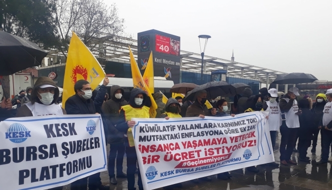Bursa’da ‘geçinemiyoruz’ eylemi