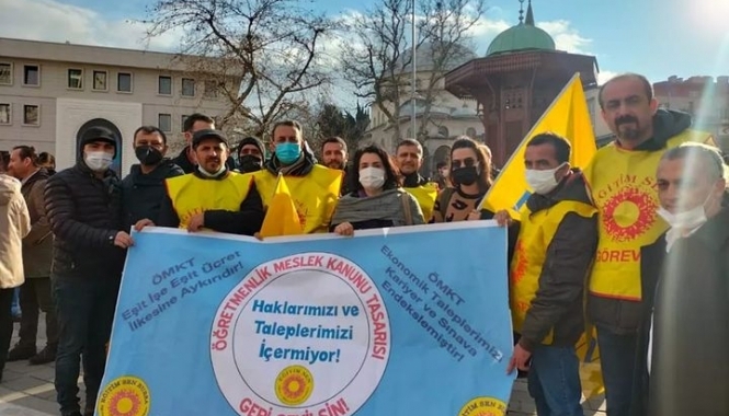 Bursa’da eğitimcilerin eylemi sürüyor: Öğretmenlik Meslek Kanunu tasarısı geri çekilsin