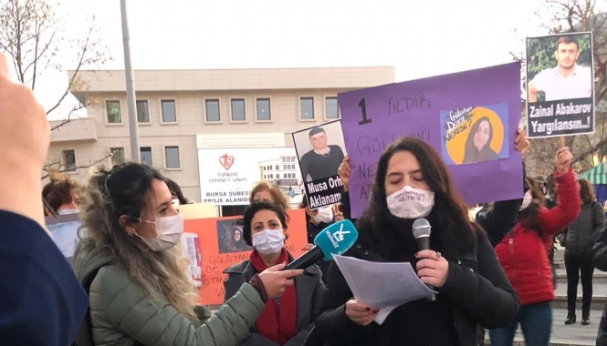 Bursa Kadın Platformu 1 yıldır kayıp olan Gülistan Doku için Fomara Meydanı’nda basın açıklaması gerçekleştirildi