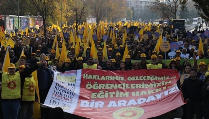 İktidarın Değil, Halkın Hizmetindeyiz! Öğretmenlere Yönelik Saldırı ve Hakaretler Kabul Edilemez!