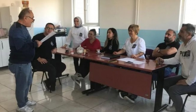 Bursa’da öğretmenler ÖMK’ye karşı okullardan seslendi